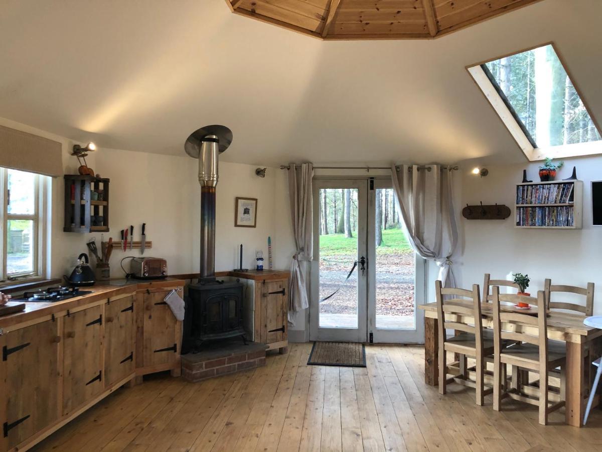 Woodpecker Cabin With Hot Tub キングズ・リン エクステリア 写真
