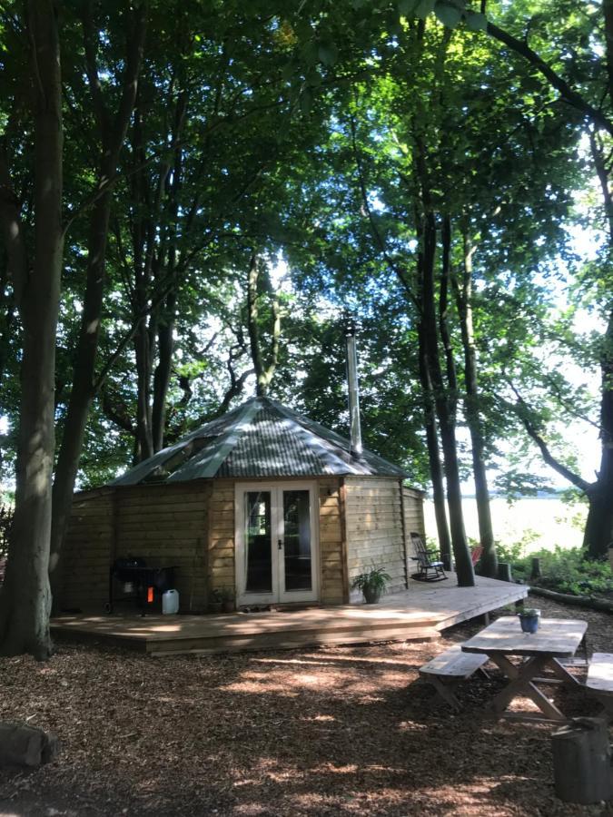 Woodpecker Cabin With Hot Tub キングズ・リン エクステリア 写真