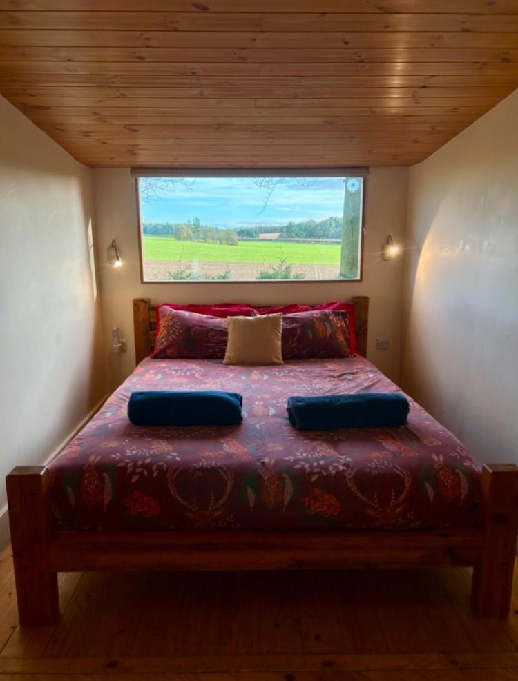 Woodpecker Cabin With Hot Tub キングズ・リン エクステリア 写真