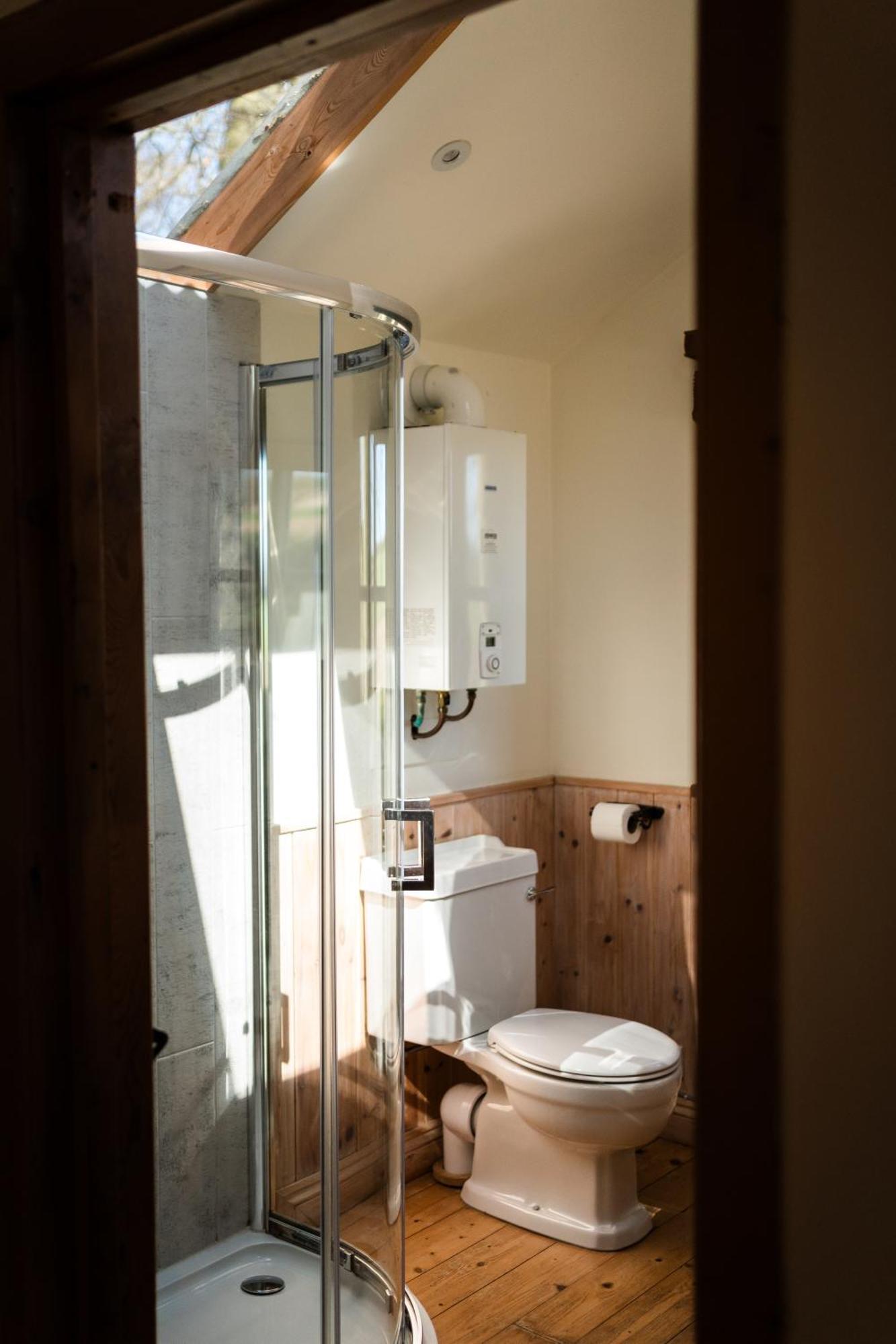 Woodpecker Cabin With Hot Tub キングズ・リン エクステリア 写真